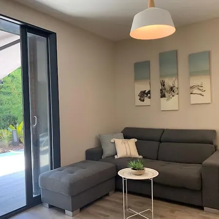 Bord De - 2 A 4 Pers. Apartment Cuges-les-Pins